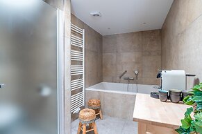 Luxury 10-person Family Villa