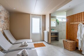 Luxury 10-person Family Villa