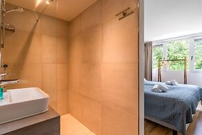 Luxury 10-person Family Villa