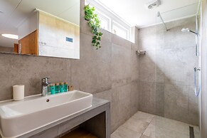 Luxury 10-person Family Villa