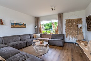 Luxury 10-person Family Villa