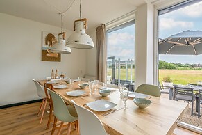 Luxury 10-person Family Villa