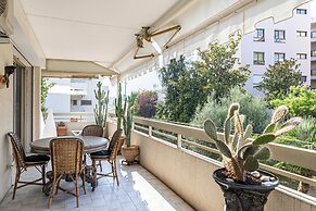Apt With A/C and Balcony - 1bdr/4p - Cannes/ Beach