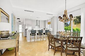 Oceanfront apartment on Grace Bay beach