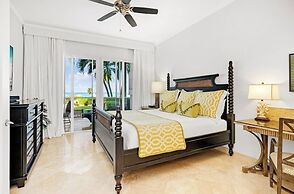 Oceanfront apartment on Grace Bay beach