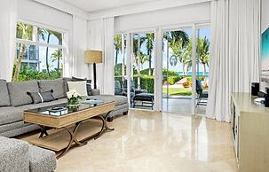 Oceanfront apartment on Grace Bay beach