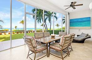 Oceanfront apartment on Grace Bay beach