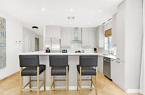 Oceanfront apartment on Grace Bay beach