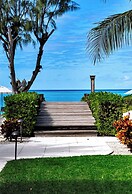 Oceanfront apartment on Grace Bay beach