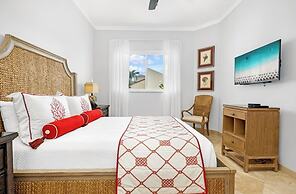 Oceanfront apartment on Grace Bay beach