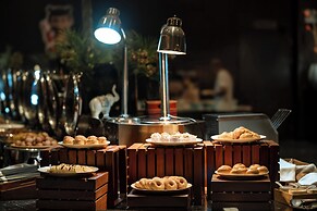 K · International Hotel