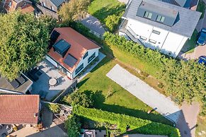 Spacious 6-person Holiday Home Near De Koog