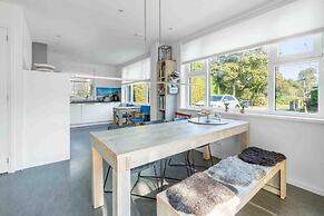 Spacious 6-person Holiday Home Near De Koog