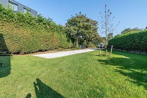 Spacious 6-person Holiday Home Near De Koog