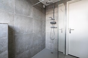 Spacious 6-person Holiday Home Near De Koog