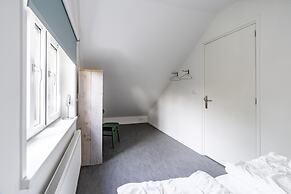 Spacious 6-person Holiday Home Near De Koog