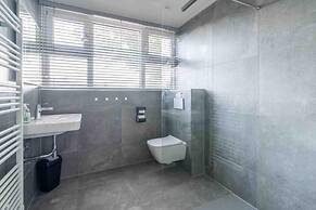 Spacious 6-person Holiday Home Near De Koog