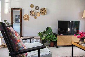 Calm Private Annex Ideal to Work, Rest & Explore