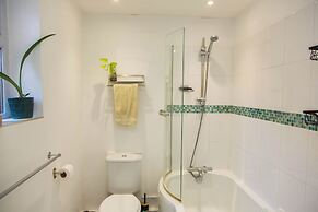 Calm Private Annex Ideal to Work, Rest & Explore