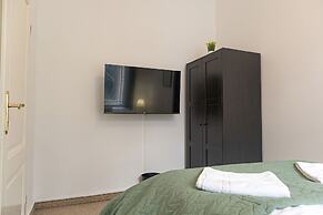 Spacious 4BR Apt Long Stay Friendly