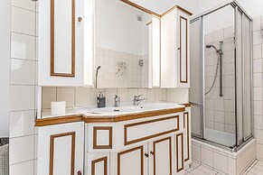Spacious 4BR Apt Long Stay Friendly