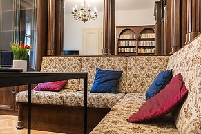 Spacious 4BR Apt Long Stay Friendly