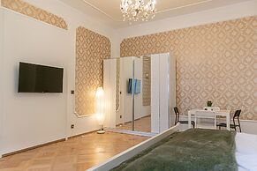 Spacious 4BR Apt Long Stay Friendly