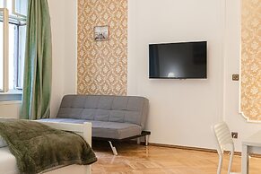 Spacious 4BR Apt Long Stay Friendly