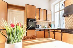 Spacious 4BR Apt Long Stay Friendly