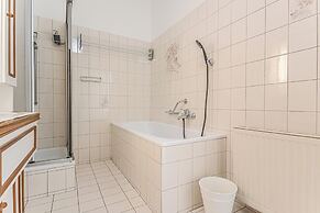 Spacious 4BR Apt Long Stay Friendly