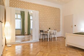 Spacious 4BR Apt Long Stay Friendly