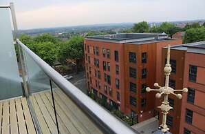 Kick Back Relax Stylish Space With Balcony