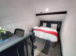 Kick Back Relax Stylish Space With Balcony