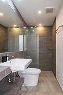 Modern Condo - 1BR & Office T3-528