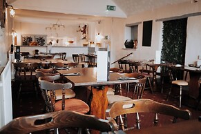 Fox and Hounds Inn