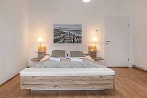 Bright 2BR Apt Perfect Long Stay