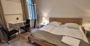 Charming 1BR Apt Near Central Vienna