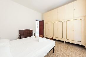 Spacious 2-bedroom flat near the beach