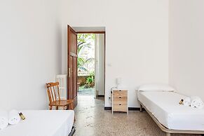 Spacious 2-bedroom flat near the beach