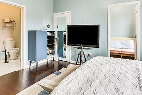 Explore & Work! Stylish Washington Heights Duplex