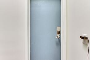 Explore & Work! Stylish Washington Heights Duplex