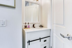 Explore & Work! Stylish Washington Heights Duplex