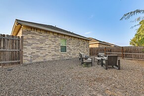 2 Mi to DHR Health: Commuter-friendly Pharr Apt