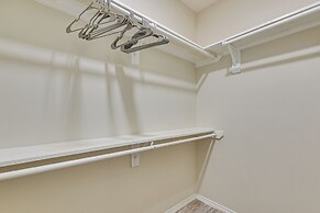 2 Mi to DHR Health: Commuter-friendly Pharr Apt