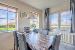 Charming 5-person Holiday Home With Panoramic Views