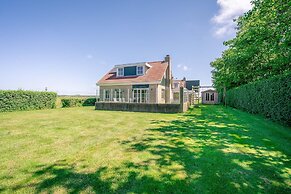 Charming 5-person Holiday Home With Panoramic Views