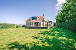 Charming 5-person Holiday Home With Panoramic Views