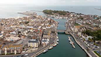 Spacious 2-floor Flat Near Weymouth Seafront
