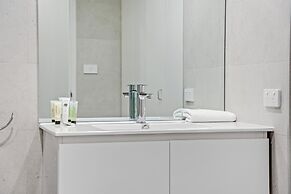 Central 2-bed Apartment With Pool, Gym and Spa