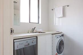 Bright Studio Steps From Westmead Hospital